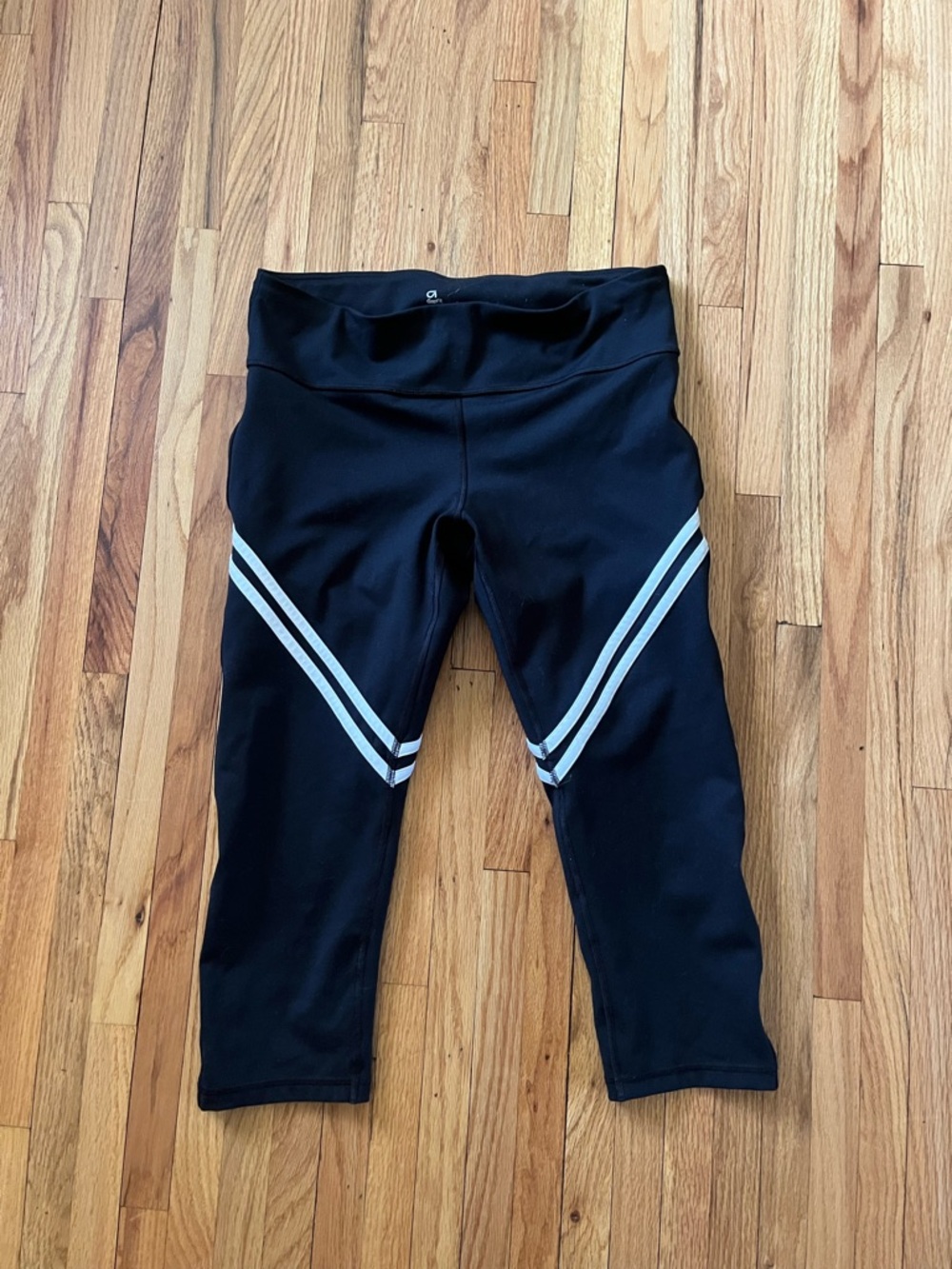 Women’s Black Active Capri Leggings Size Medium